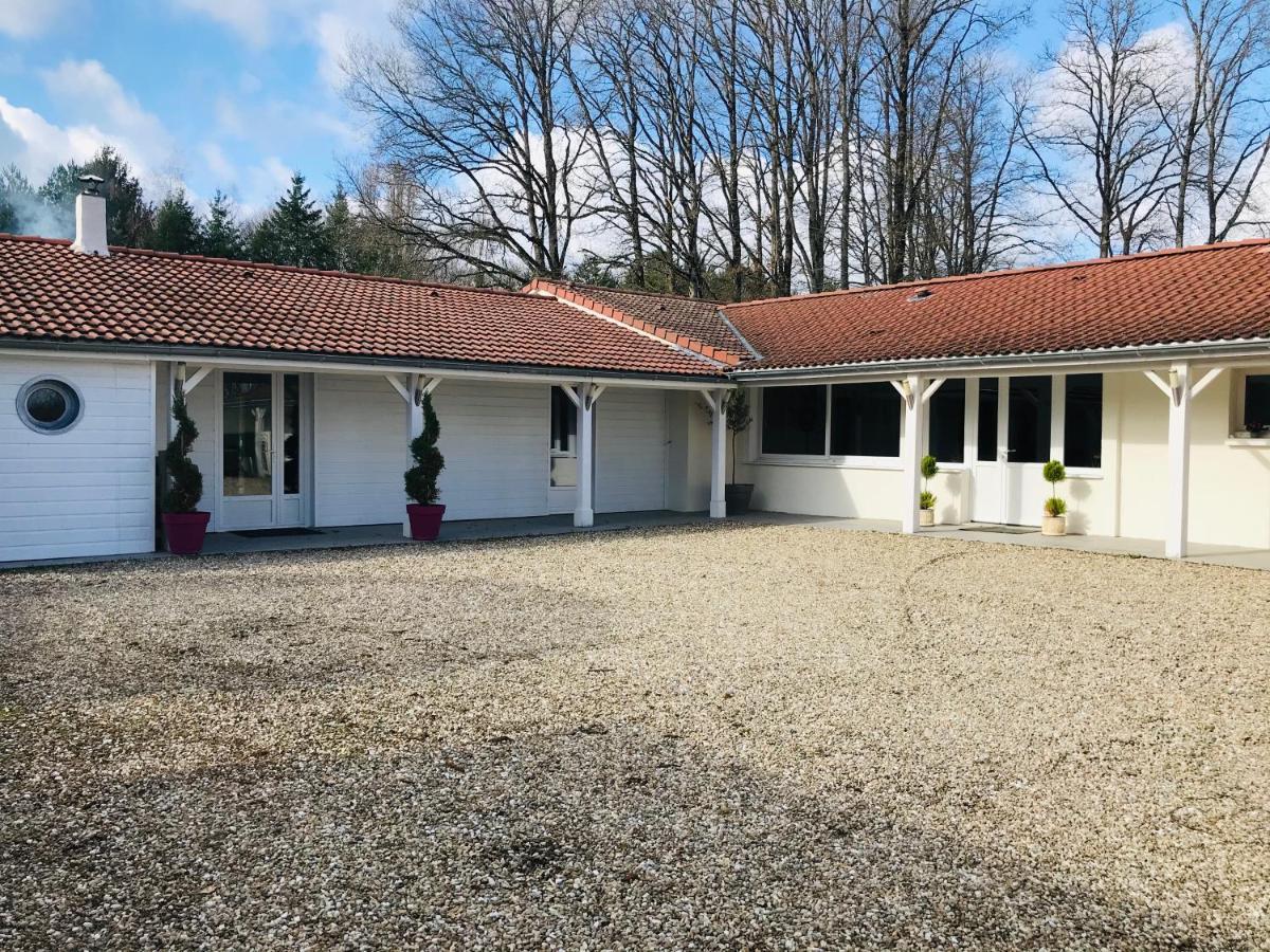 Studio Au Bord Du Lac D'Eguzon Екстер'єр фото