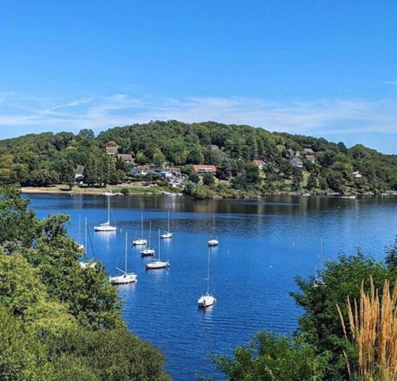 Studio Au Bord Du Lac D'Eguzon Екстер'єр фото